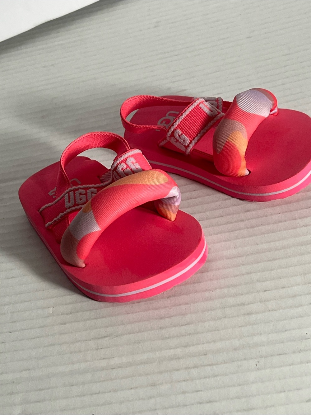 UGG sandals size 02/03 U.S. size 2 or 3
